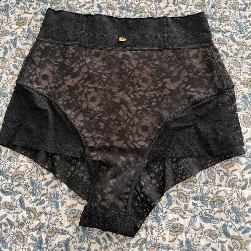 Yahaira Shapewear. Elegant Black Lace High-Waisted Panties